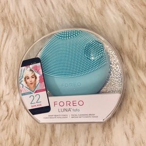 {FOREO} Facial Brush